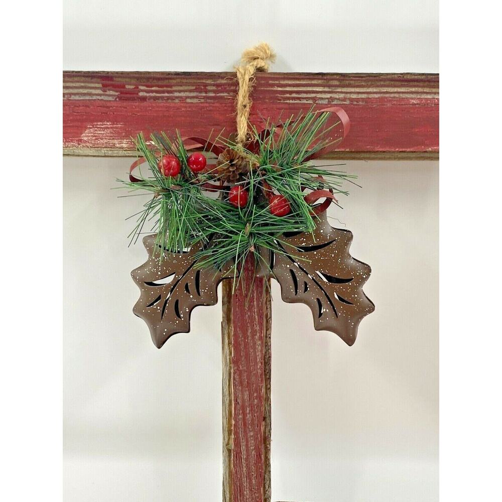 Vintage Red Barn Wood 4 Pane Window Wall Shelf Christmas Hollyberry Shadow Box - Picture 5 of 12